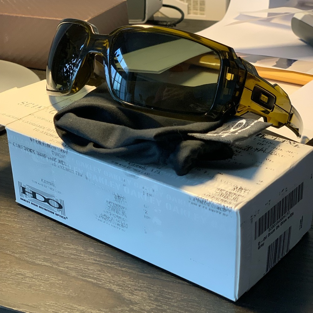 Oakley Sunglasses Oil Drum Dark Olive with Dark Grey Lenses